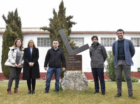 Picazo visita junto al eurodiputado liberal, Adrián Vázquez, las Bodegas Casa Gualda