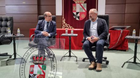 El presidente de las Cortes regionales reconoce en la Universidad el “elemento más transformador de la sociedad” durante estos 40 años de autonomía