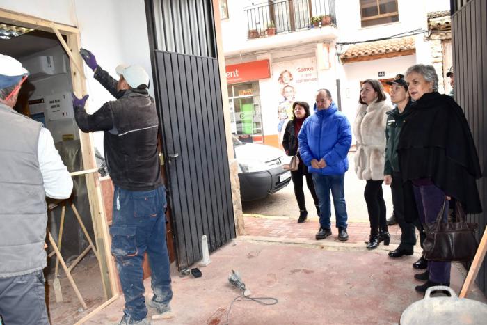 Fernández e Illana visitan en Carboneras de Guadazaón el cuartel de la Guardia Civil