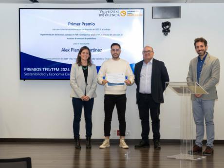 Un estudiante conquense recibe el primer premio de la Cátedra AIMPLAS-UV en Valencia