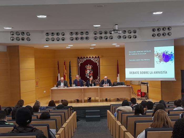 La Facultad de Ciencias Sociales acoge un debate en torno a la Ley Orgánica de amnistía