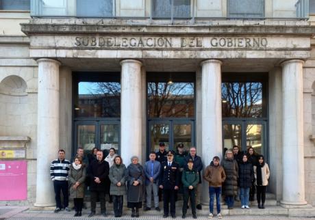 La Subdelegación del Gobierno celebra un minuto de silencio tras la confirmación como violencia de género del asesinato de una mujer en Logroño