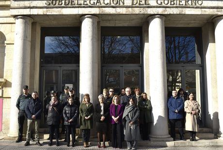Minuto de silencio en repulsa por el asesinato machista en Málaga