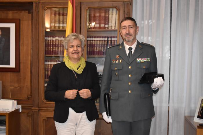 La subdelegada del Gobierno da la bienvenida al capitán Carlos Muñoz, nuevo mando de la Comandancia de la Guardia Civil en Cuenca