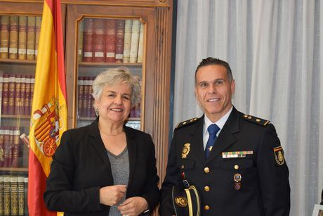 La subdelegada del Gobierno en Cuenca recibe al nuevo jefe de la Brigada Provincial de Extranjería y Fronteras de la Policía Nacional