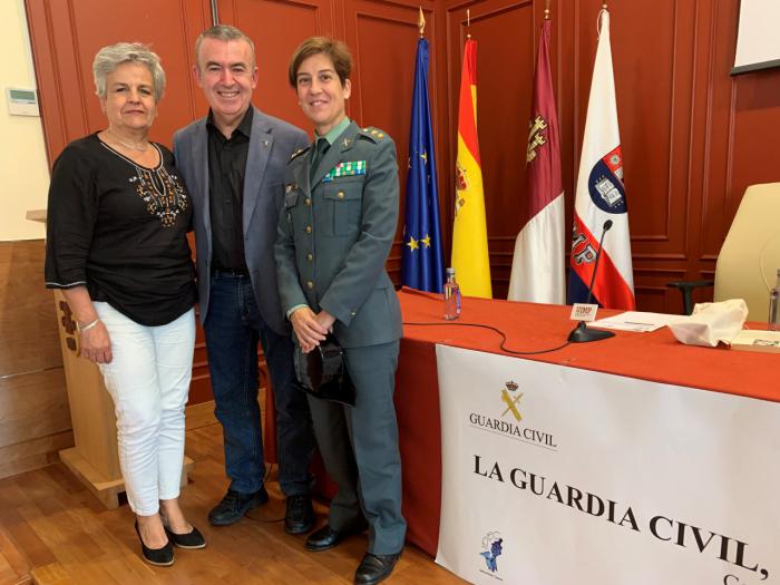Lorenzo Silva cierra en Cuenca el ciclo ‘La Guardia Civil, realidad y servicio de una institución benemérita’