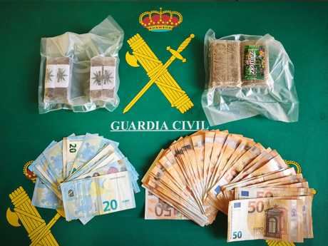 Detenido un joven de 26 años por tráfico de drogas tras intervenirle hachís y casi 3.000 euros en efectivo