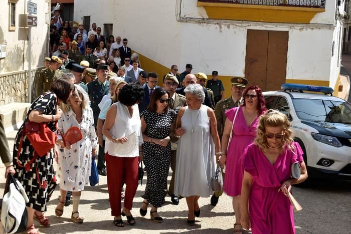 La ministra de Defensa asiste al homenaje en Mira a los militares que auxiliaron al pueblo durante la riada