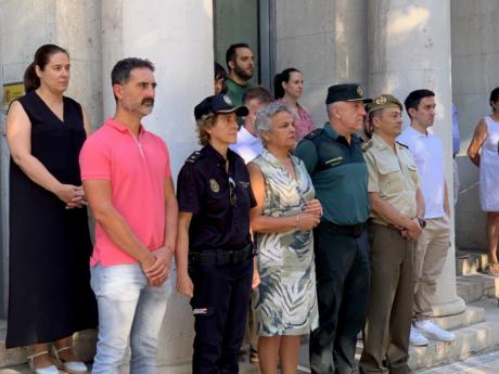 Cuenca guarda un minuto de silencio por Ilham, la última víctima de violencia machista en España