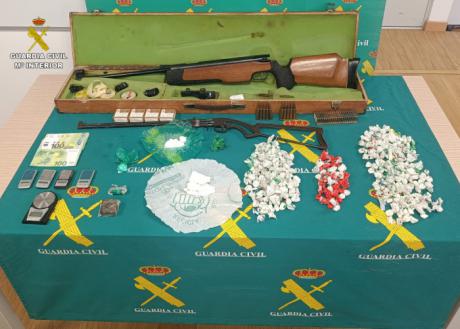 La Guardia Civil desmantela un punto de venta de cocaína en Villanueva de la Torre y detiene a dos personas