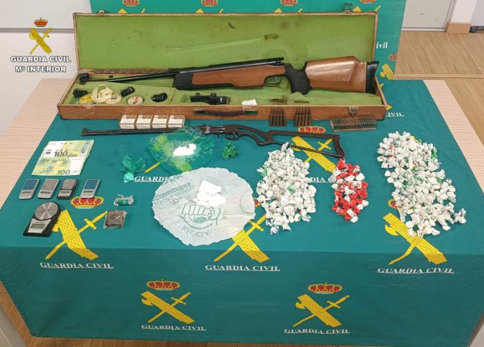 La Guardia Civil desmantela un punto de venta de cocaína en Villanueva de la Torre y detiene a dos personas