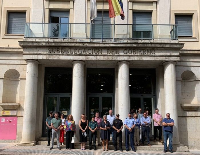 Minuto de silencio en Cuenca en repulsa por el asesinato machista de Rosalía en Granada