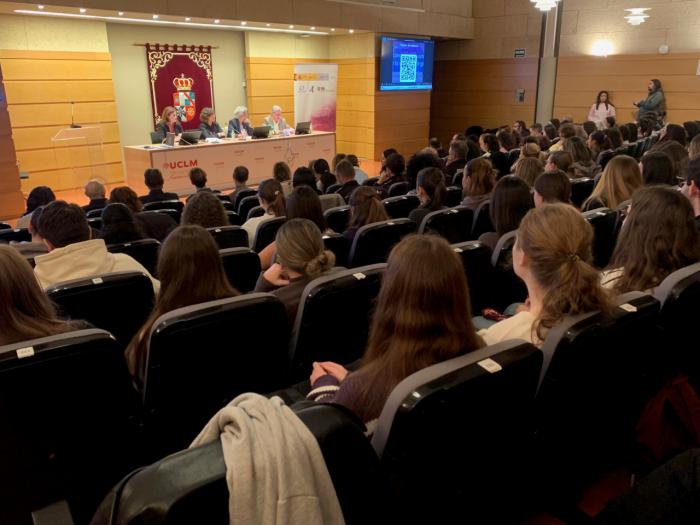 La lucha contra la violencia de género centra una jornada formativa en el campus de Cuenca
