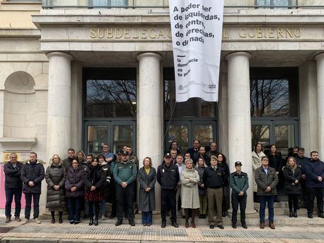 Nuevo minuto de silencio en Cuenca contra la violencia de género tras los asesinatos de Bouchra y Natividad