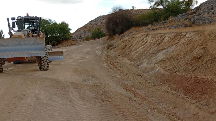 Huete solicita a Junta y Diputación la reactivación de programas para caminos rurales