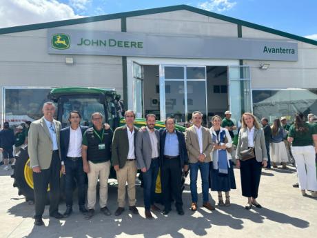 Avanterra-John Deere inaugura en Iniesta un nuevo centro al servicio de los agricultores