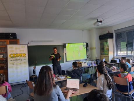 CEDER Alcarria Conquense conciencia a los jóvenes sobre reciclaje textil con el proyecto “TITIRUALCA”