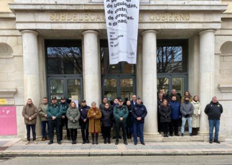 La Subdelegación del Gobierno en Cuenca guarda un minuto de silencio por dos nuevos asesinatos machistas