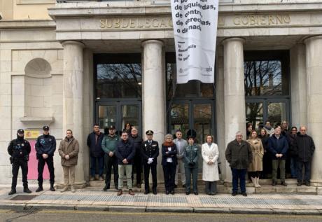 Cuenca guarda un minuto de silencio por el asesinato machista de una mujer en Pontevedra