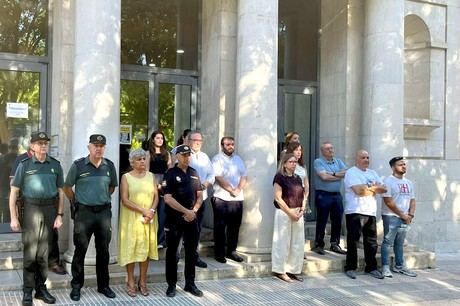 Minuto de silencio en Cuenca por las dos últimas víctimas de violencia de género