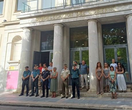 Minuto de silencio en Cuenca en memoria de las tres últimas víctimas de violencia de género