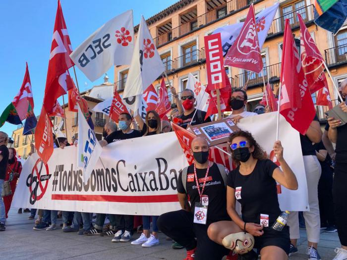 La plantilla de Caixabank vuelve a secundar masivamente la segunda jornada de huelga y las concentraciones contra el ERE