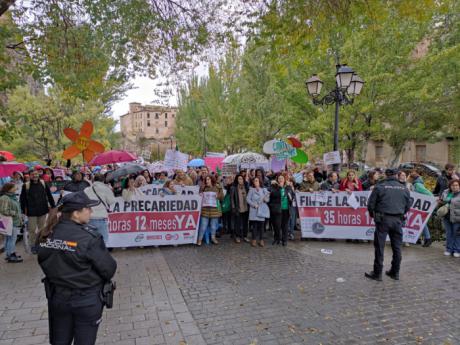 Los sindicatos celebra el día de la Enseñanza concentrándose para exigir “35 horas y 12 meses” y la reversión de los recortes