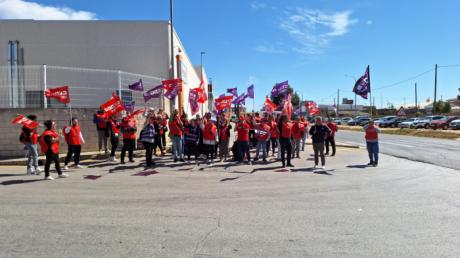 Movilización en Incarlopsa para exigir la readmisión de una trabajadora despedida al saber la empresa que iba a presentarse a las elecciones sindicales por CCOO