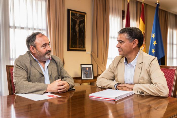 González Ramos recibe al secretario general de UGT en Castilla-La Mancha, Carlos Pedrosa