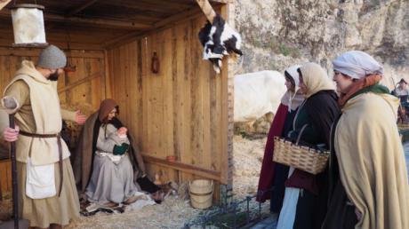 El Paseo del Huécar se convierte, por segundo año consecutivo, en el escenario de un auténtico Belén Viviente