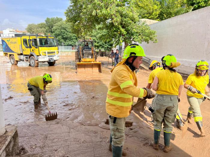 Medios de INFOCAM se movilizan en Belmonte para colaborar en la tareas de limpieza del municipio