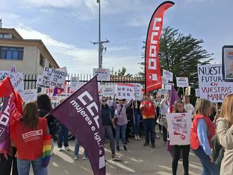 Los trabajadores de Mahle en Motilla protestan contra el ERE y reclaman planes de reindustrialización