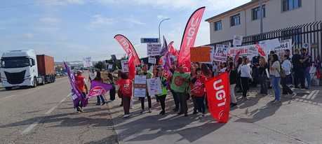 Los trabajadores de Mahle en Motilla protestan contra el ERE y reclaman planes de reindustrialización