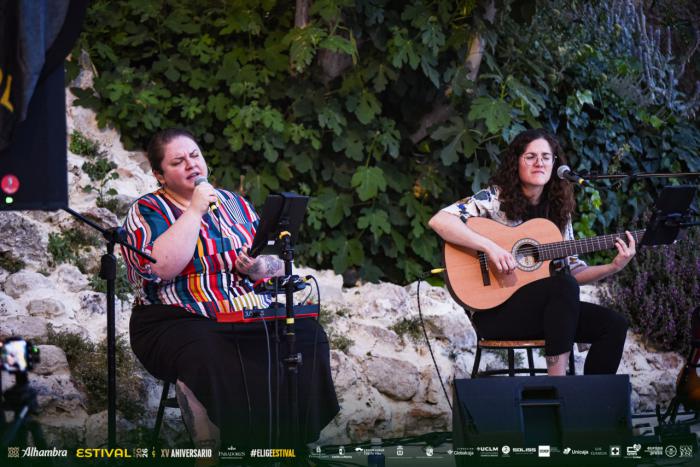 Her Itage pone música a una velada que agotó todas las entradas en la Posada de San José