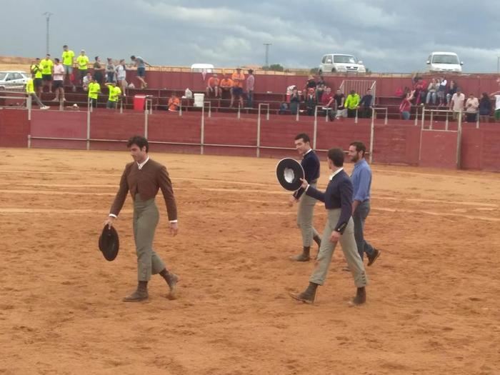 Lluvia de trofeos en el festival taurino de Villar de Olalla