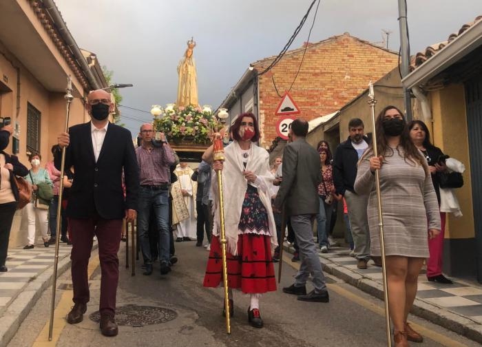La emoción acompañó a la virgen de Fátima en su regreso por las calles de Los Tiradores
