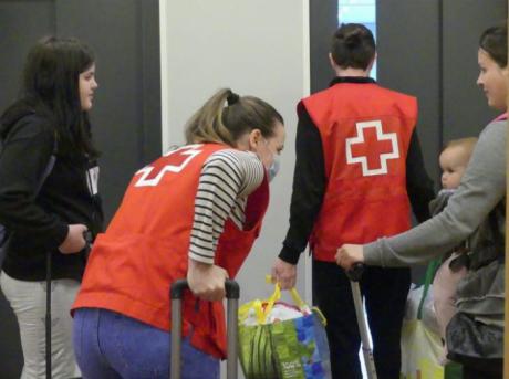 Cruz Roja ha atendido a más de 125.000 personas en el primer año de conflicto en Ucrania