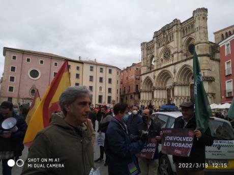 Vox y Solidaridad reúnen a numerosos trabajadores frente al Ayuntamiento 