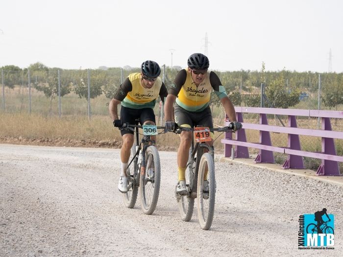 Los bikers Marta Rosillo y Agustín Fernández se imponen en el VIII Memorial Jesús Velencoso de Ledaña