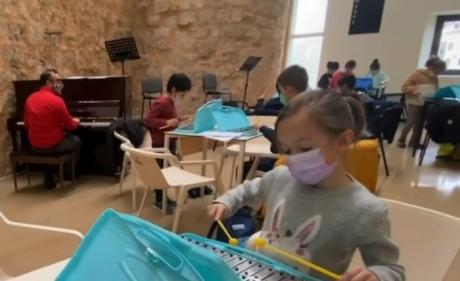 Los alumnos de segundo de primaria del Ciudad Encantada, ofrecen un ensayo/concierto de carillones en el Conservatorio "Pedro Aranaz"