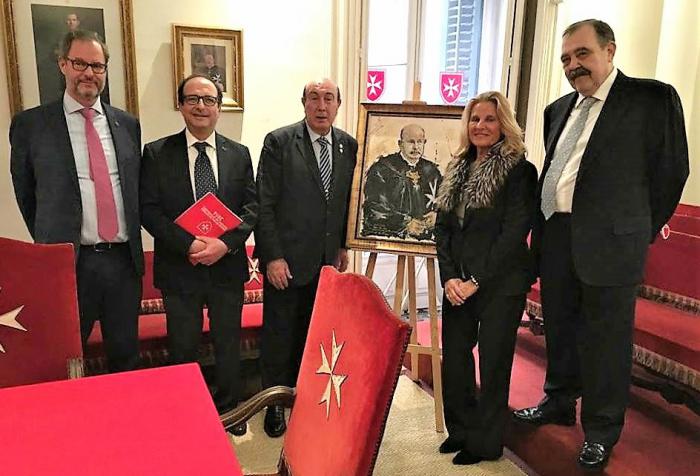 Pedro Romero Sequí entrega un retrato de Frey Giaccomo Dalla Torre