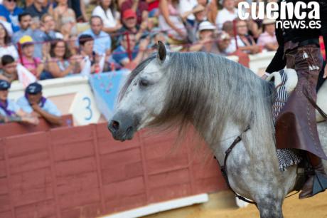 Nueve orejas en una triunfal tarde de rejones en Villamayor de Santiago