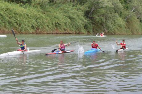 El Club Piragüismo "Las Grajas" en la tradicional “Davallada del Xúquer”