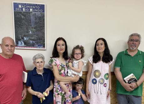 Las hermanas Lara, hijas adoptivas de Albendea