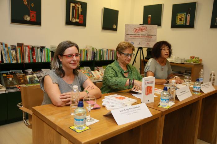 La directora del Instituto de la Mujer presenta el libro ‘La prostitución en el corazón del capitalismo’, de Rosa Cobo.