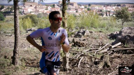 Antonio Cerezo y María Jesús Algarra dominan el VI Duatlón Cross del Queso en Aceite de Villaescusa de Haro