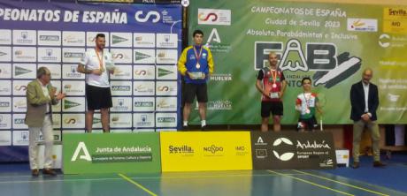 El albatros José Luis Martín subcampeón de España de Parabádminton en dobles masculino