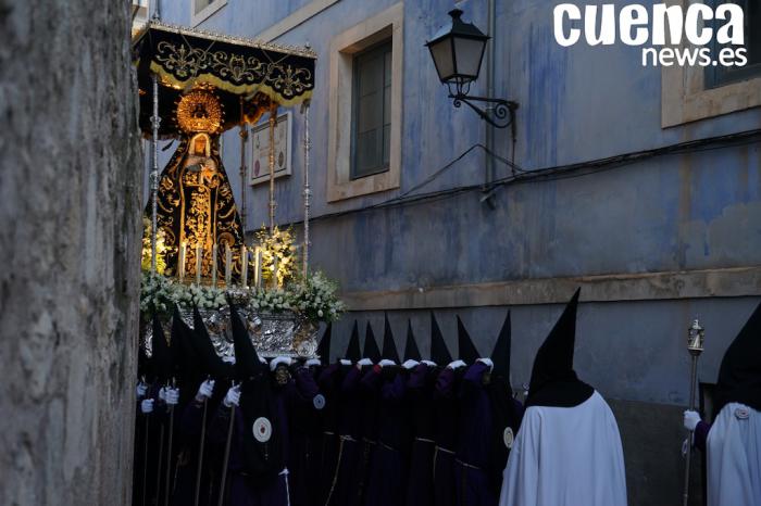 Paz y Caridad pendiente del cielo y de la amenaza de lluvia