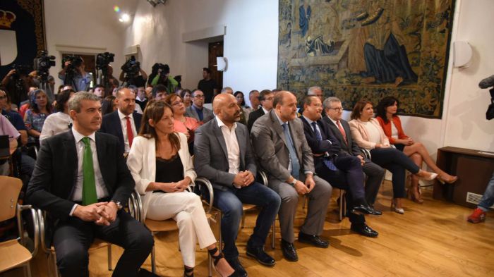 Los sindicatos critican la enmienda PSOE y Podemos que afecta a altos cargos