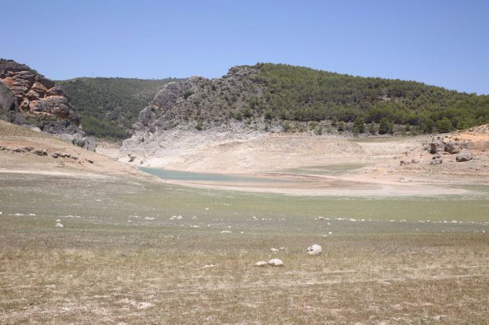La comarca ribereña se seca, de agua y vecinos, sin alternativa de desarrollo